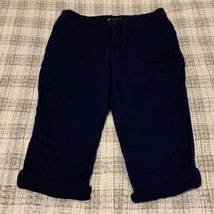 Lee size 14 petite relaxed fit navy blue cuffed ankle cargo capri pants